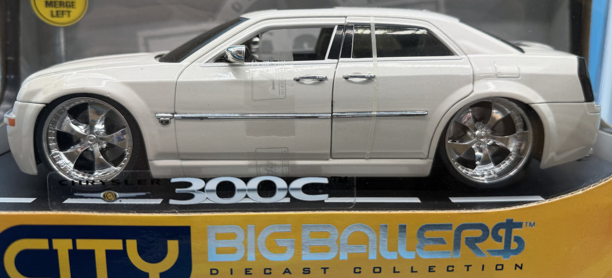 NEW Jada Toys Dub City Big Ballers Chrysler 300C White 1:18 Scale Die-Cast (2005)