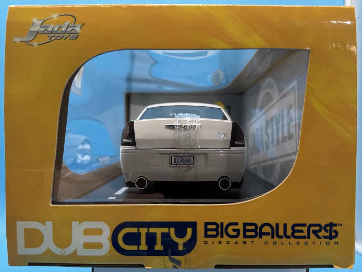 NEW Jada Toys Dub City Big Ballers Chrysler 300C White 1:18 Scale Die-Cast (2005)